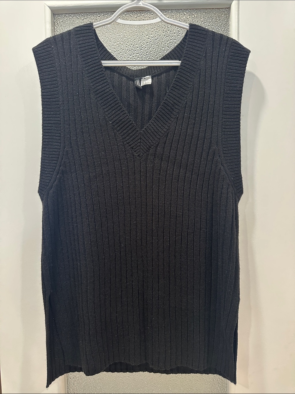 Women’s Rib-Knit Sweater Vest - Black